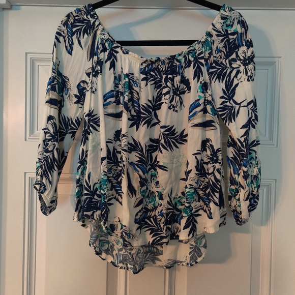 Lush Tops - Lush Floral top Size medium